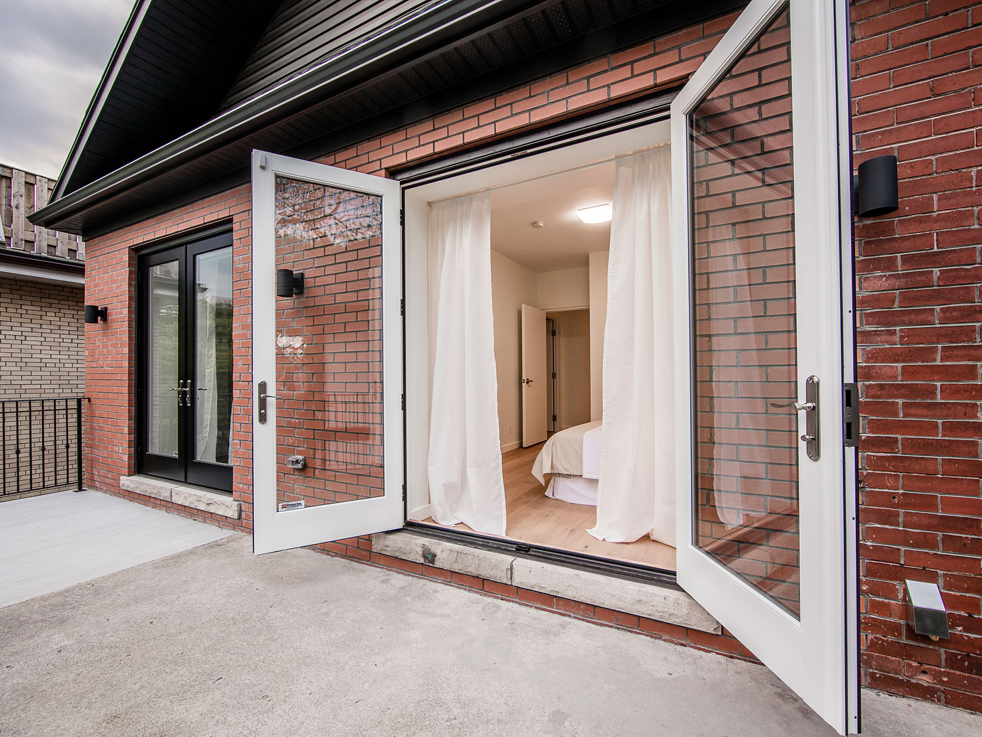 137 High Park Avenue, Toronto, ON M6P 2S3