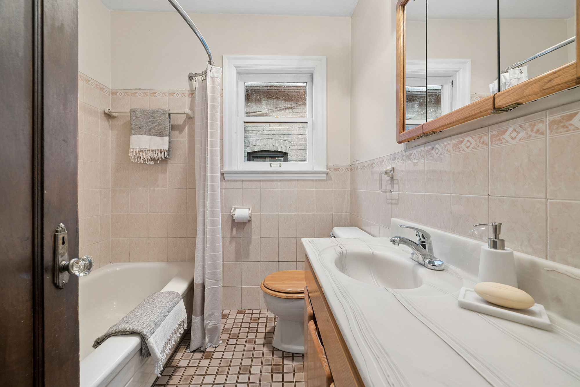 87 Riverview Gardens, Toronto, ON M6S 4E7