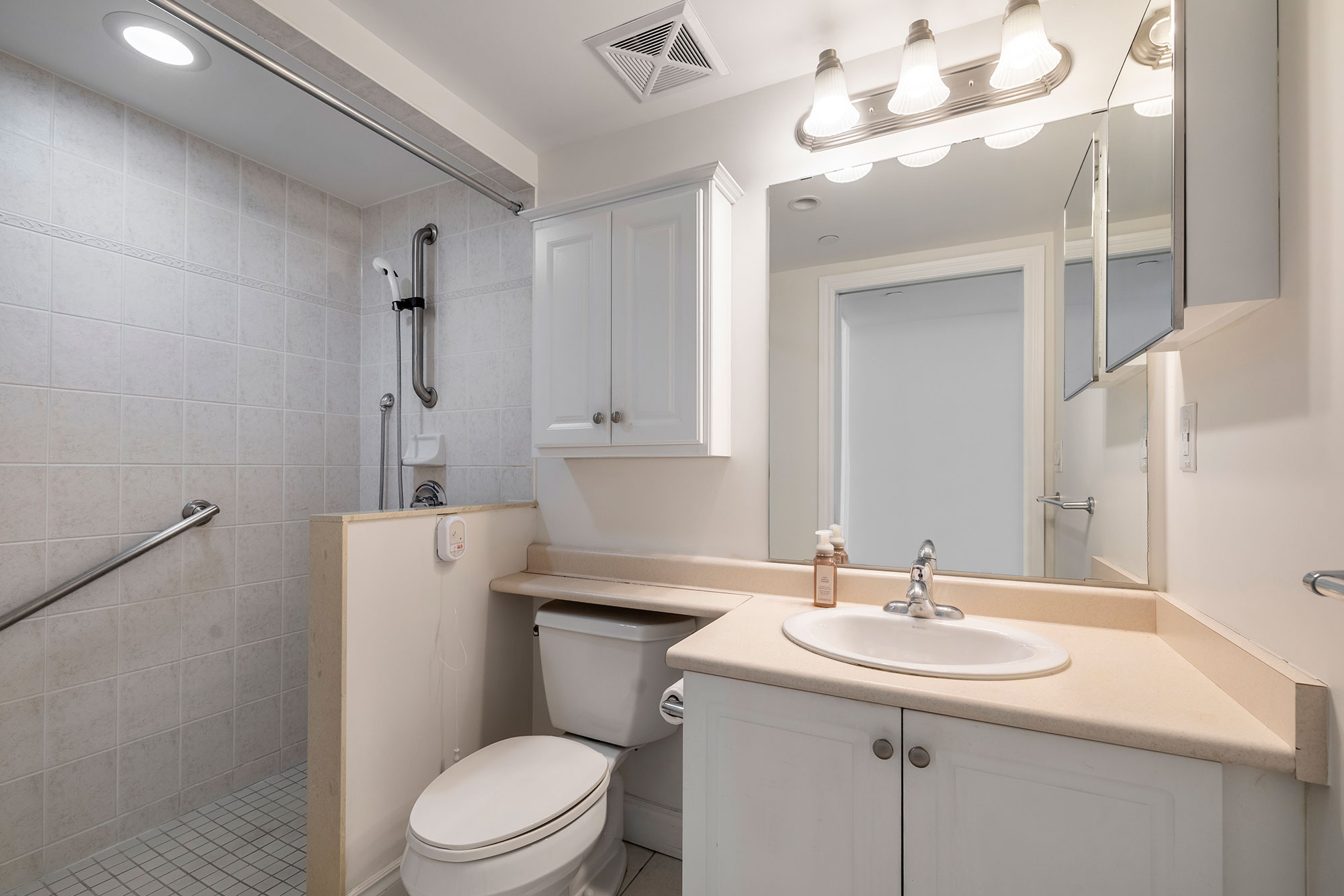 3 Marine Parade Suite 1802