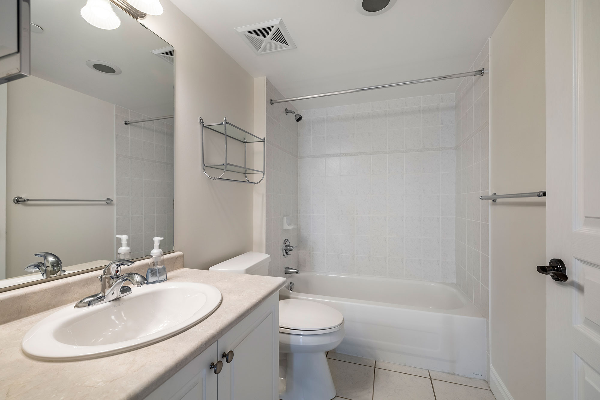 3 Marine Parade Suite 1802