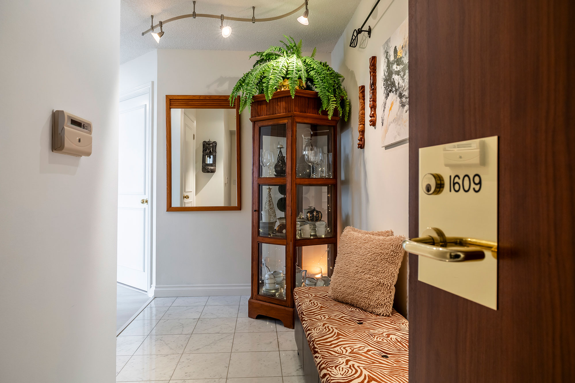 Palace Place Suite 1609