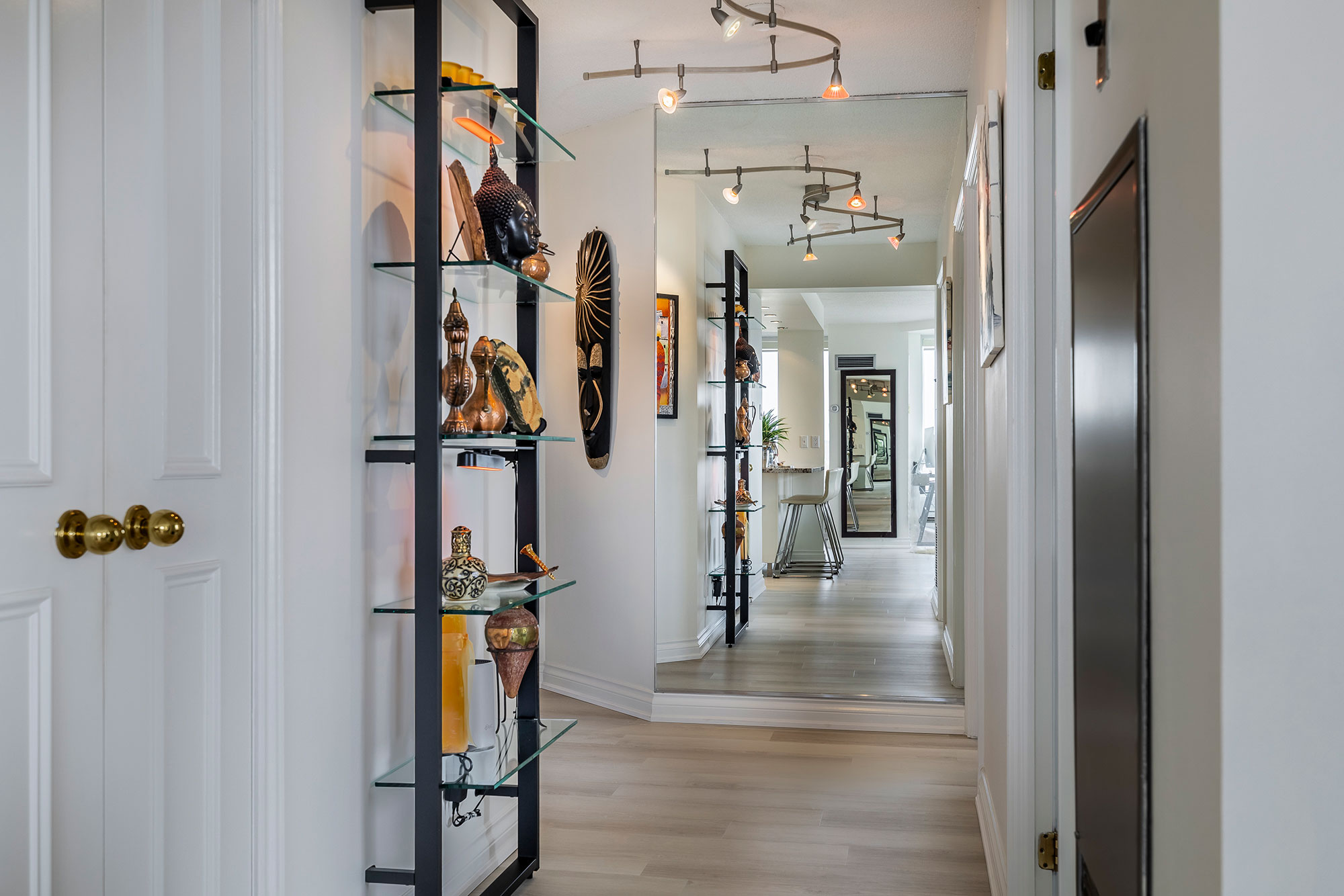 Palace Place Suite 1609