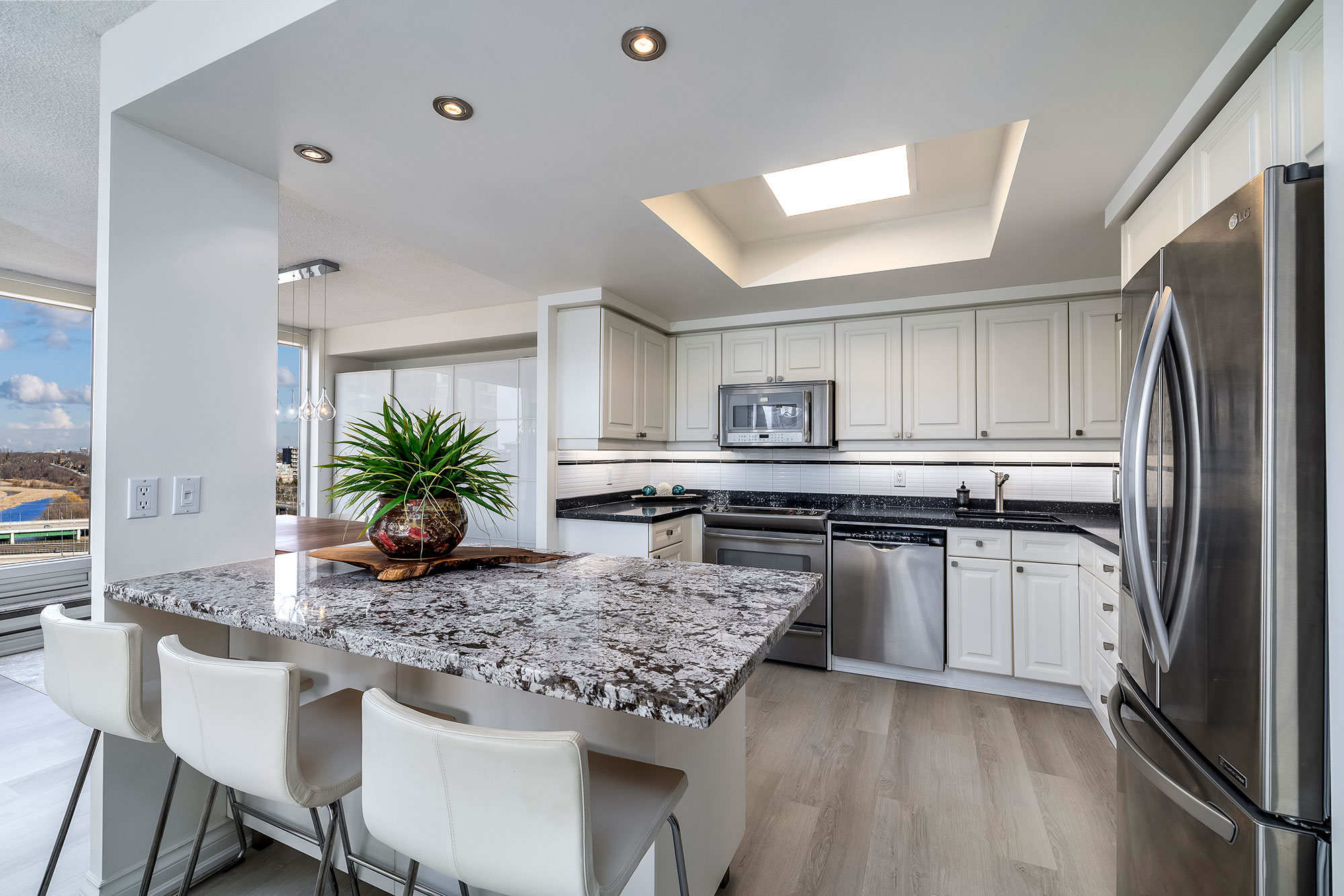 Palace Place Suite 1609