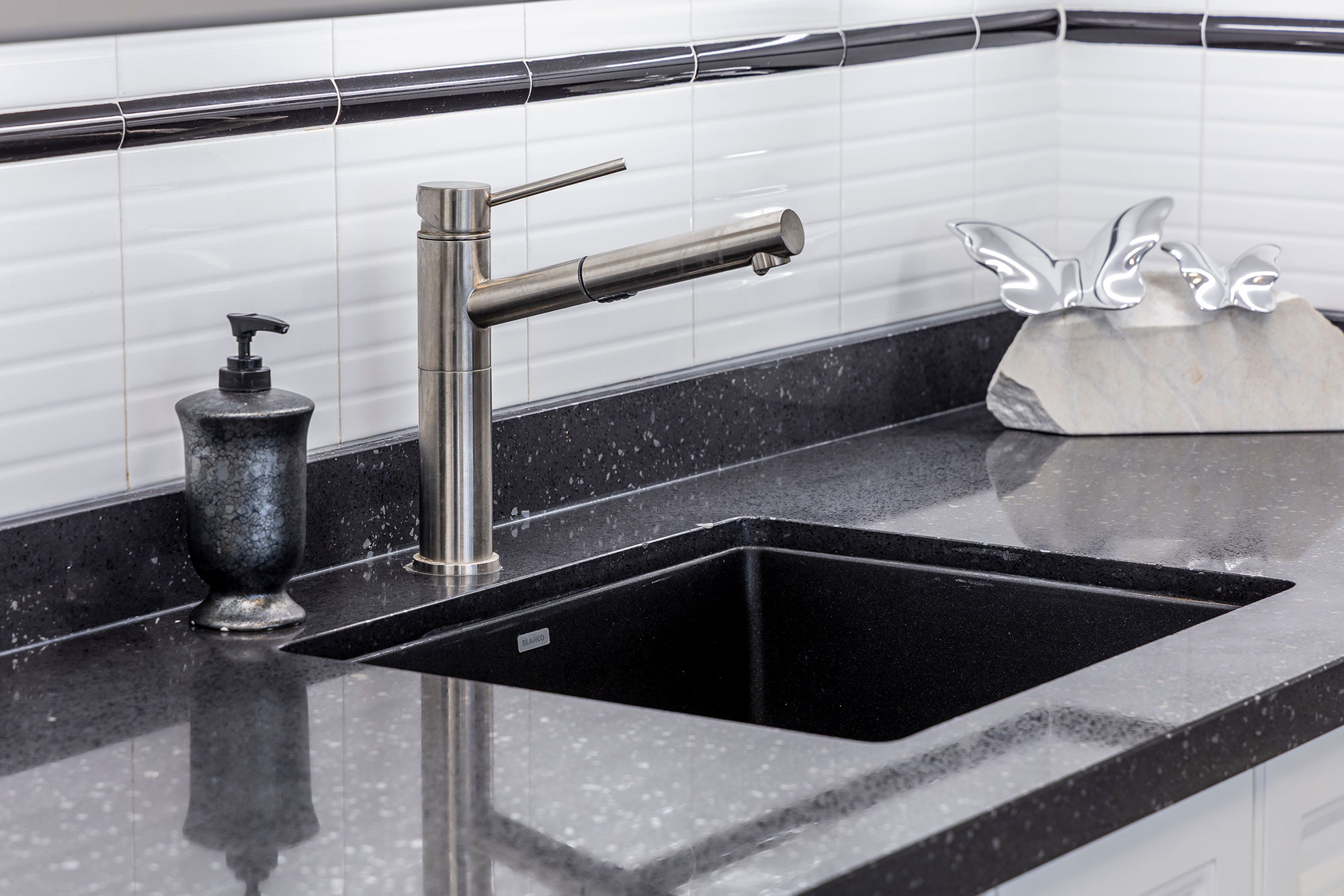 Palace Place Suite 1609