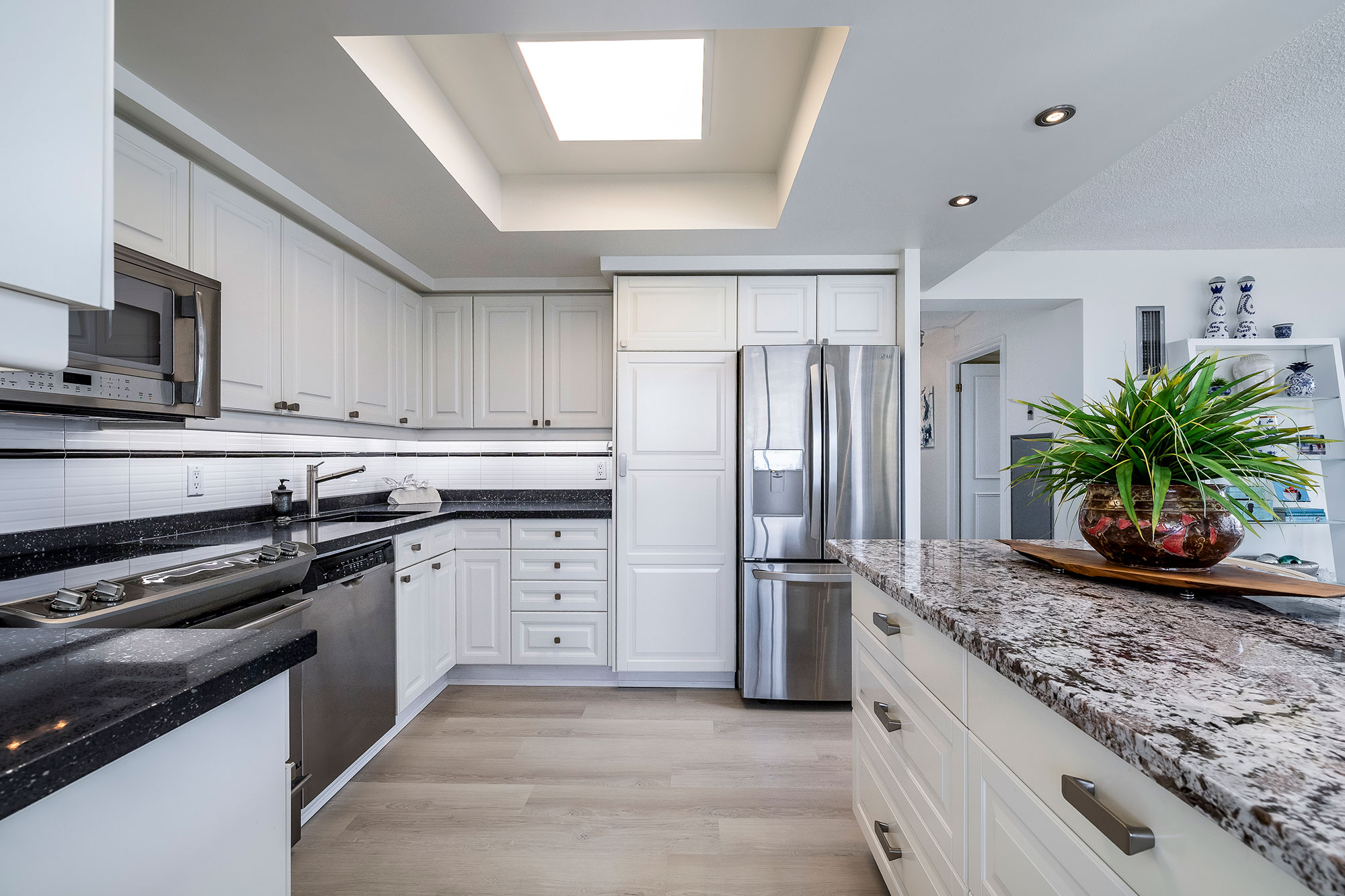 Palace Place Suite 1609