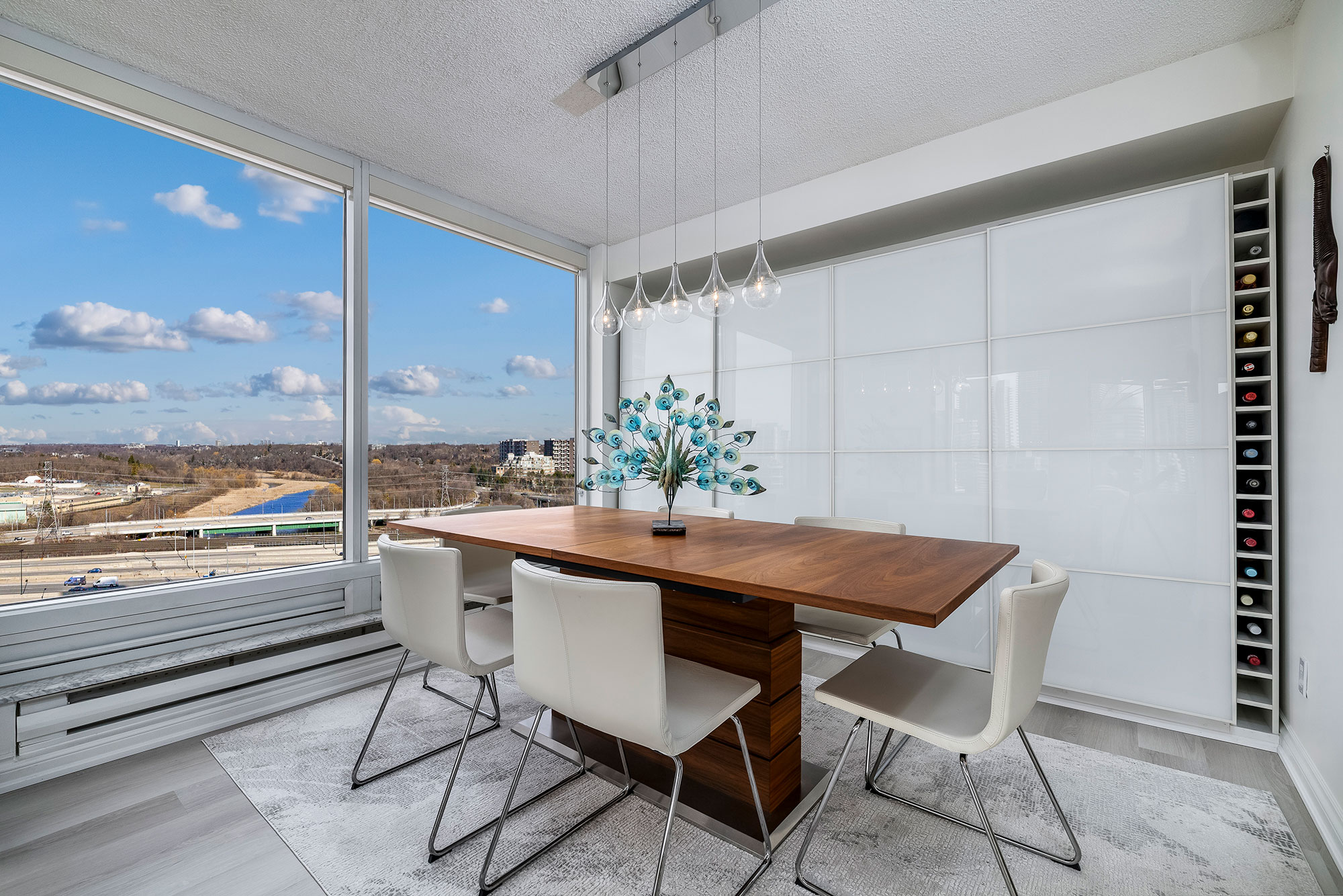 Palace Place Suite 1609