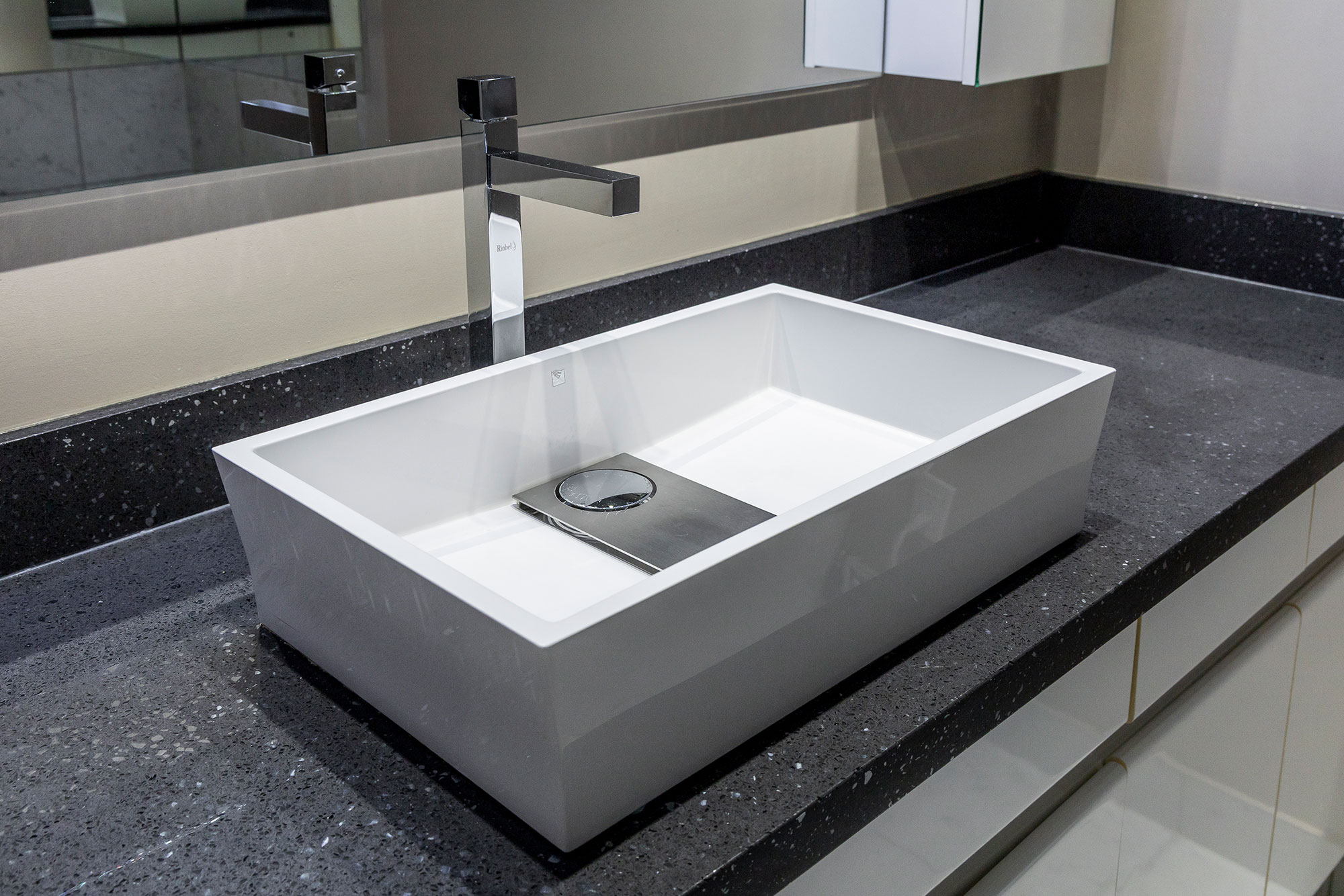 Palace Place Suite 1609