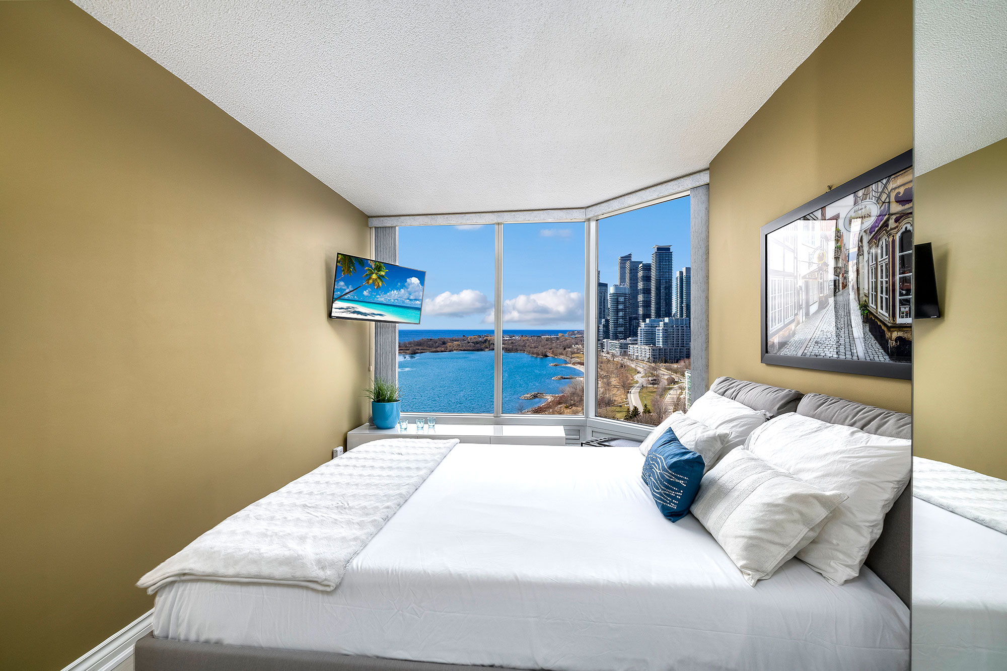 Palace Place Suite 1609