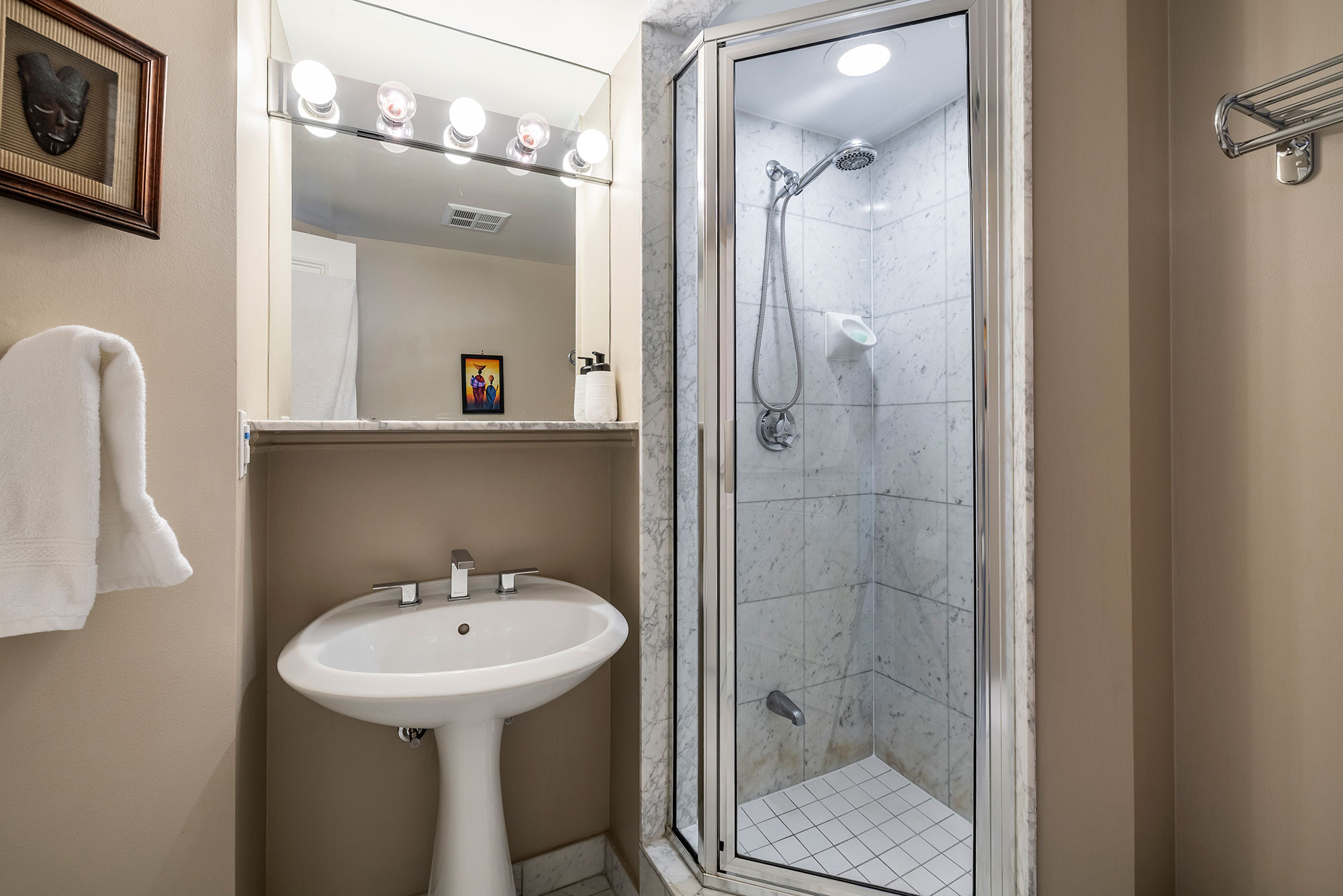 Palace Place Suite 1609