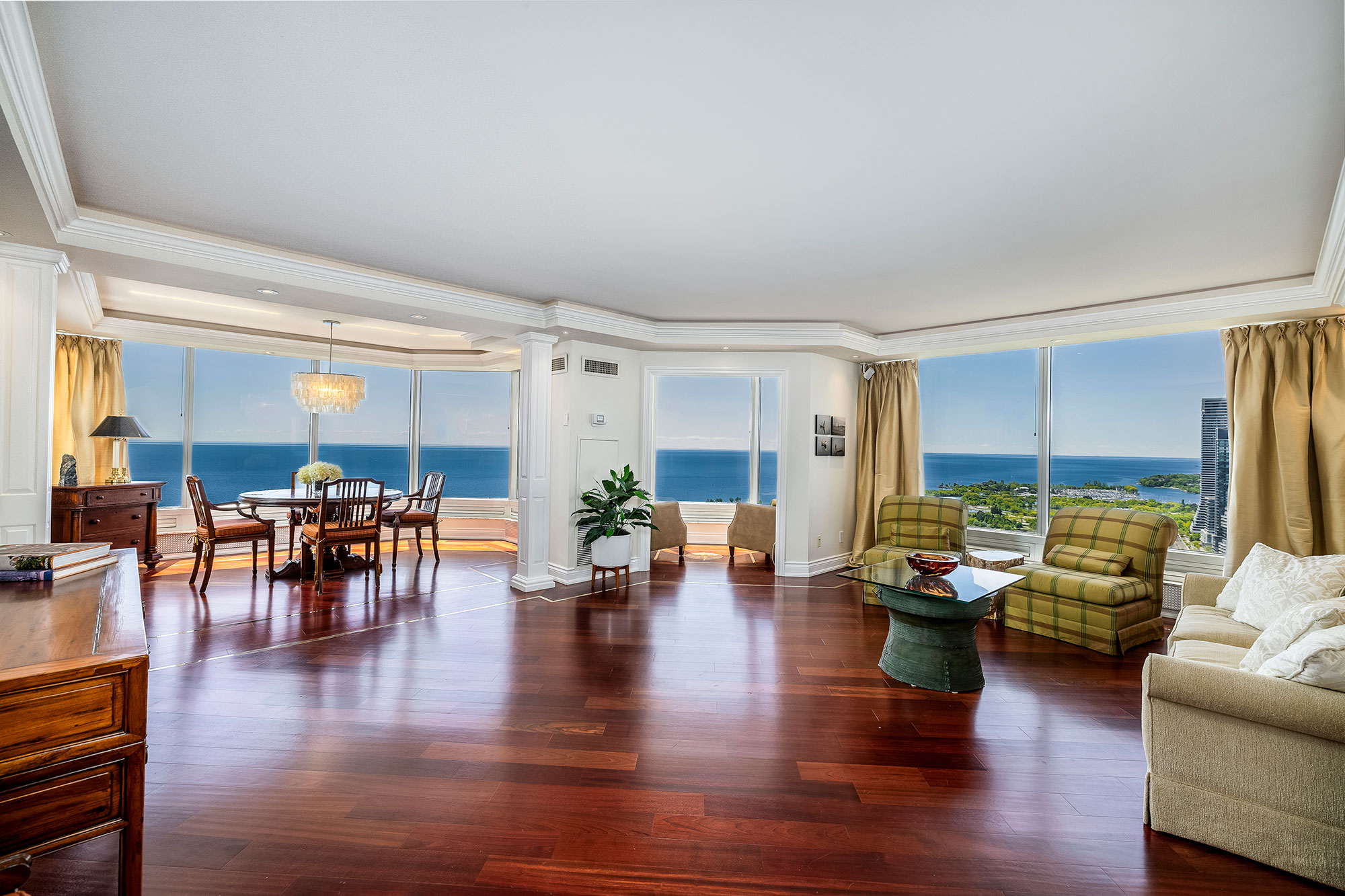 Palace Place Suite 4006