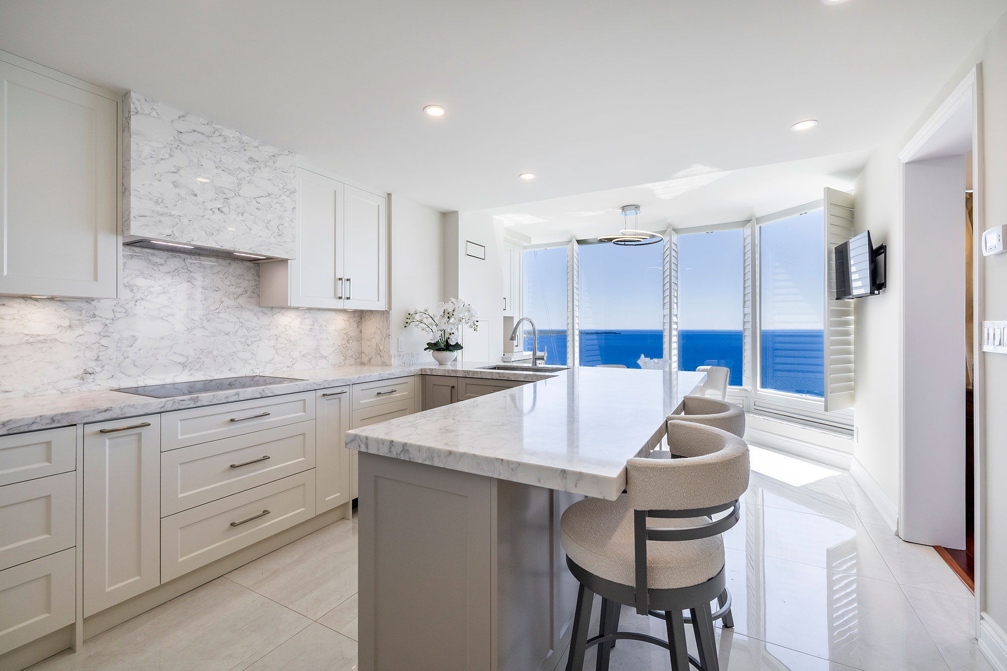 Palace Place Suite 4006