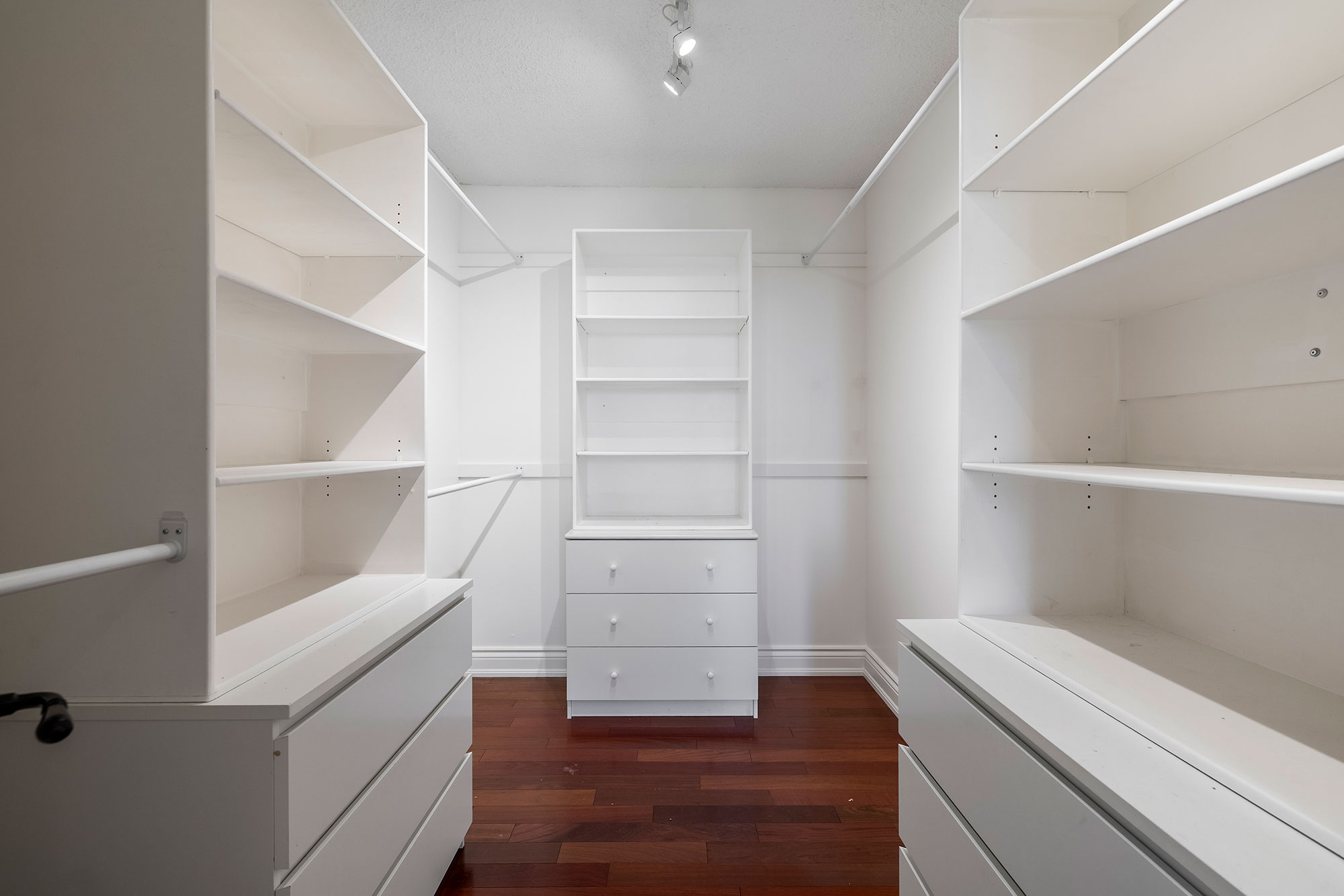Palace Place Suite 4006