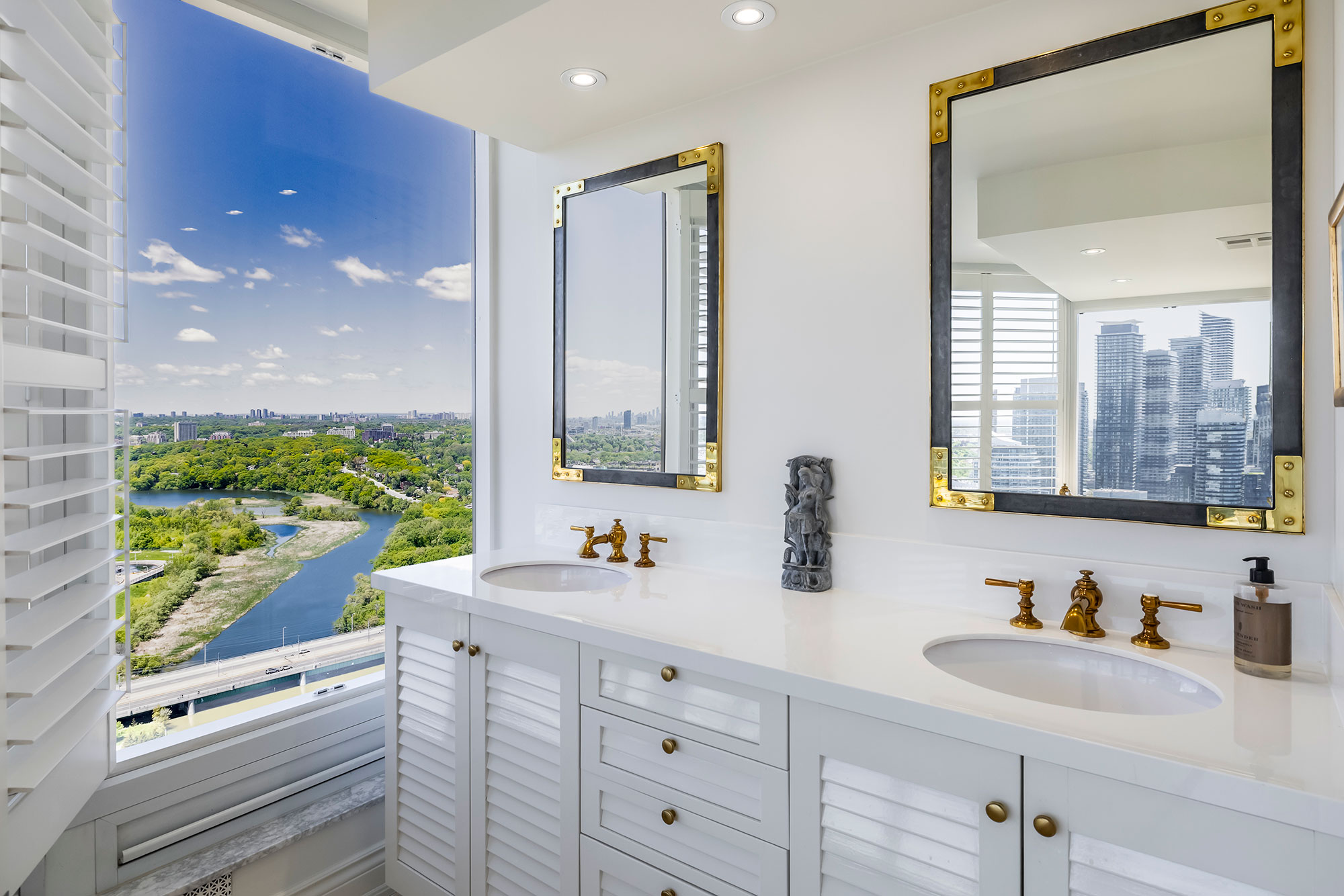 Palace Place Suite 4006